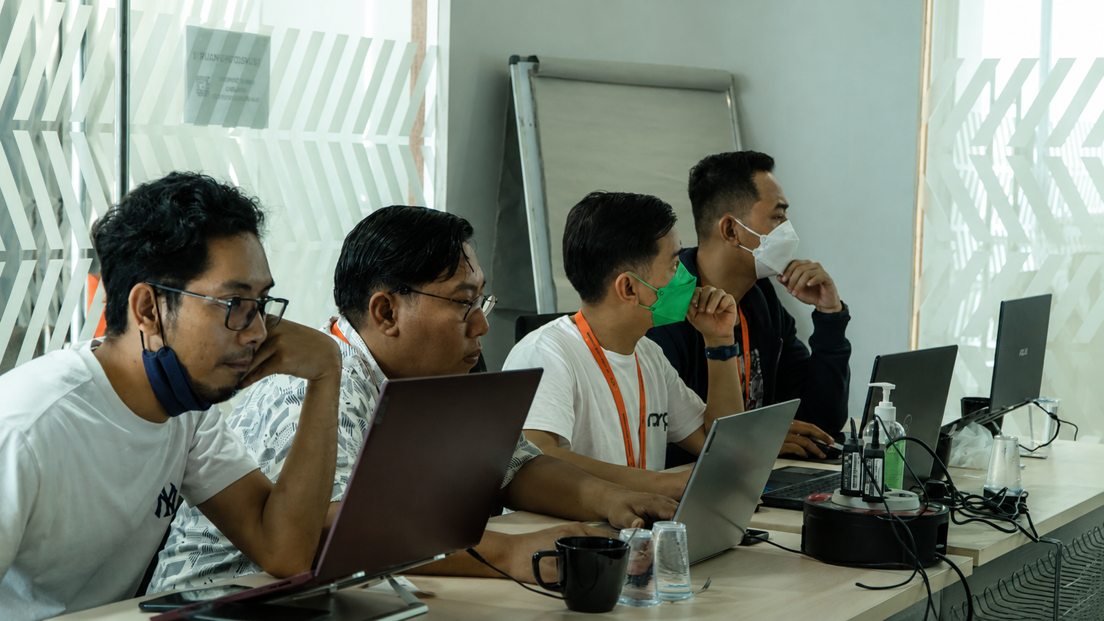 Proses pengelolaan marketplace profesional