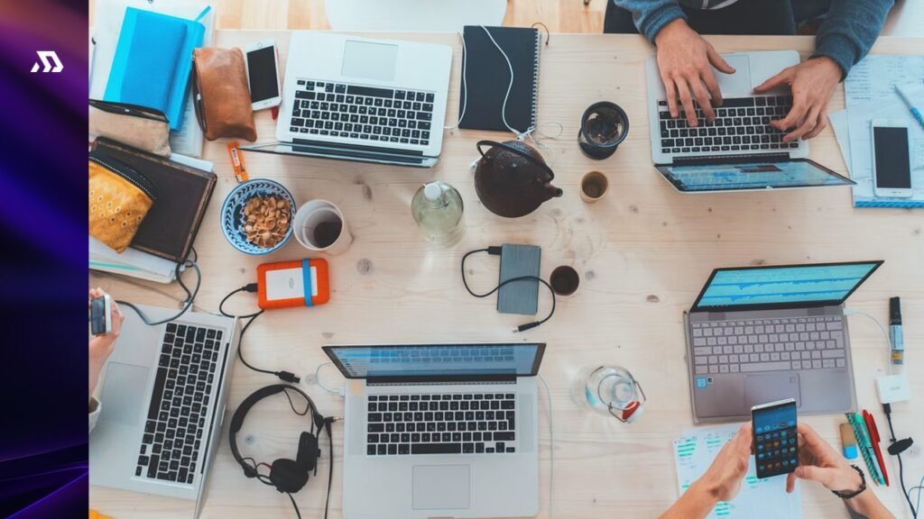 Tim digital marketing bekerja untuk bisnis di Tasikmalaya